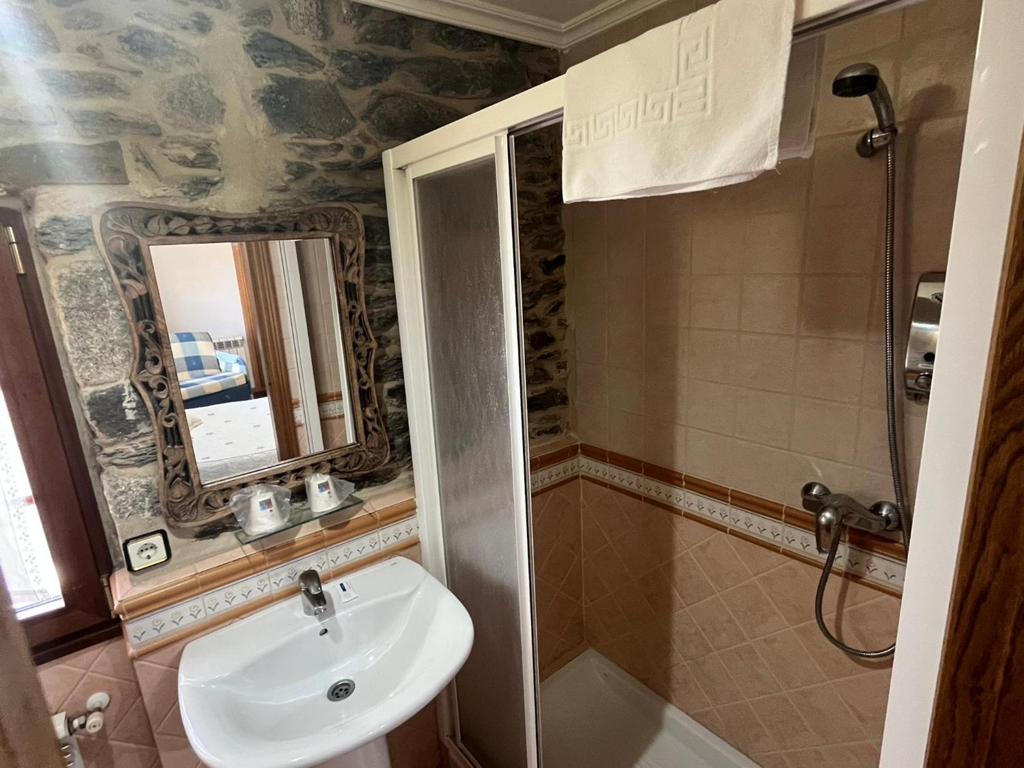 Hotel Caldelas Sacra-Pension Rustica 3 Estrellas Кастро-Кальделас Экстерьер фото